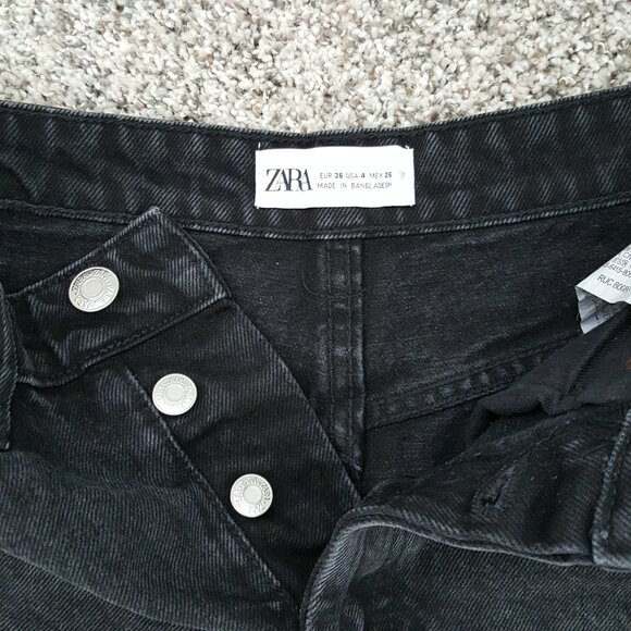 NEW ZARA Size 27 / 4 HIGH WAIST RISE RIPPED FRAYED TRF DENIM SHORTS Black - Picture 7 of 8